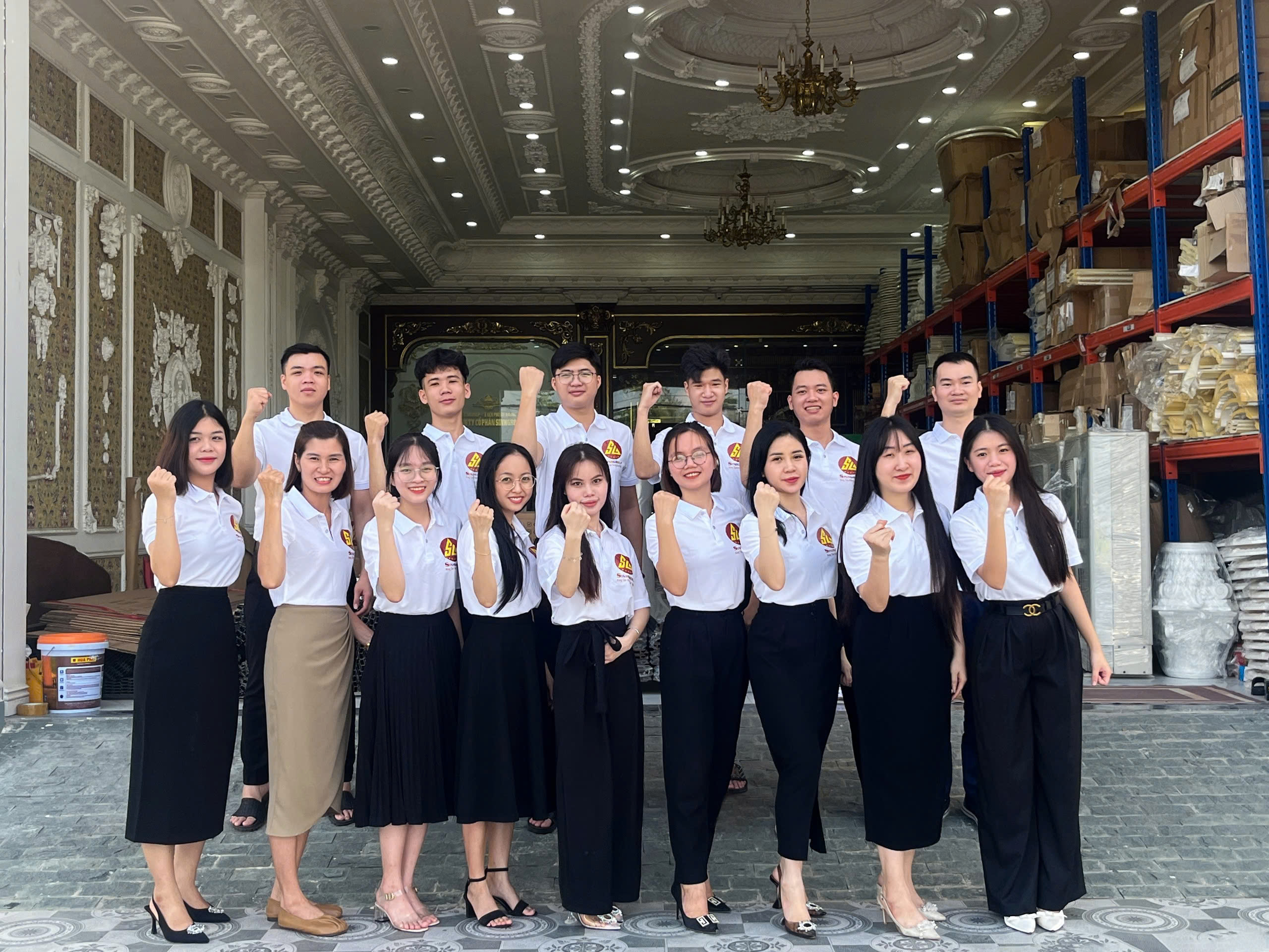 SinhGroup là đơn vị uy tín với hơn 10 năm kinh nghiệm, chuyên cung cấp tấm nhựa foam, phào chỉ PU, khung trần, con sơn Pu và hỗ trợ thi công nội thất.